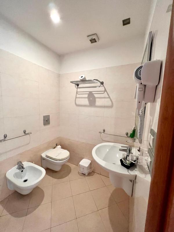 Economy Double Room image 2