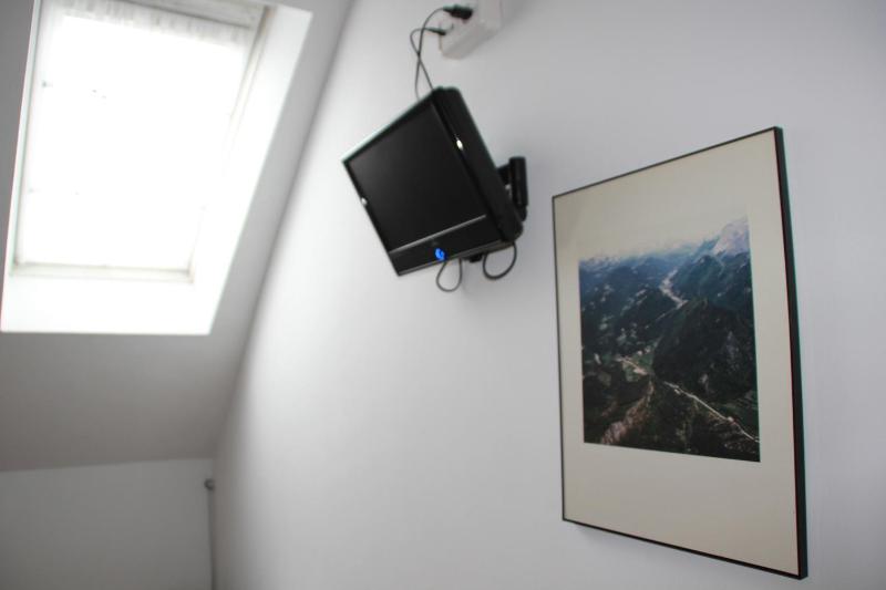 Twin Room image 4