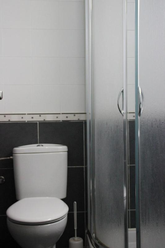 Twin Room image 3
