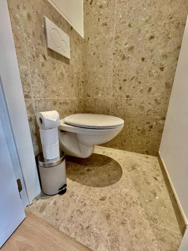 OneLuxStay near Fashion District - image 10