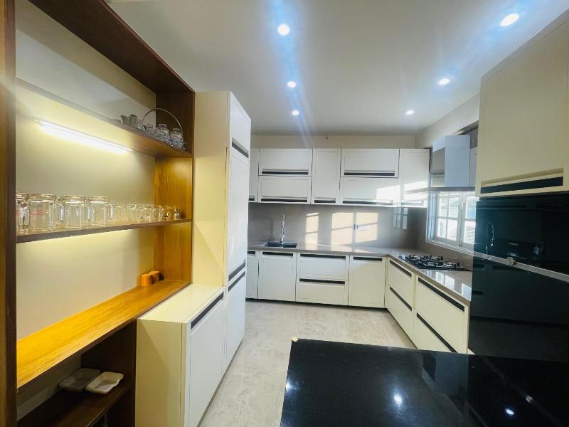 Woodlands Apartment- Fully furnished Luxury Apt - image 16