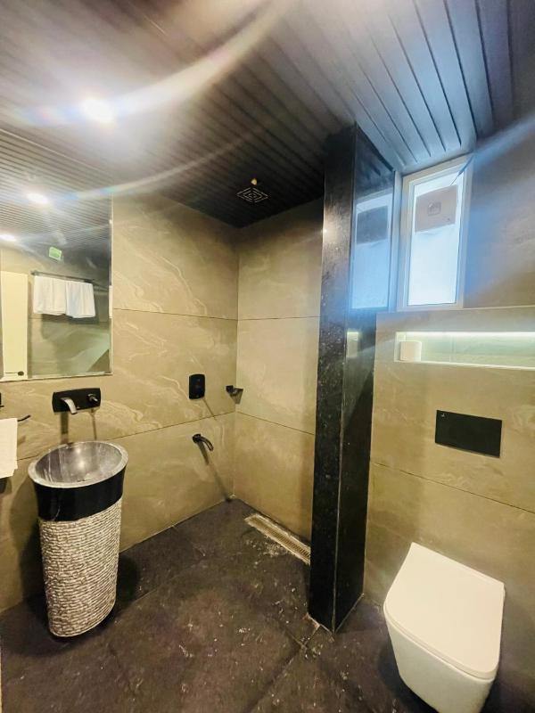 Woodlands Apartment- Fully furnished Luxury Apt - image 8