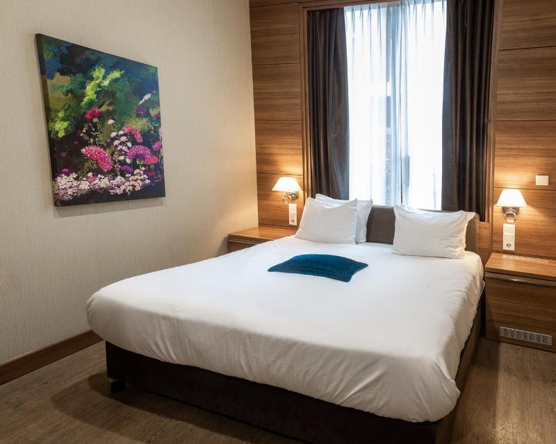 Standard Double Room image 2