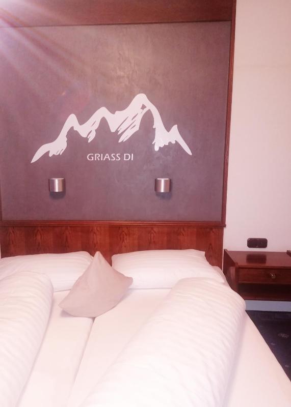Classic Double Room with Balcony image 4