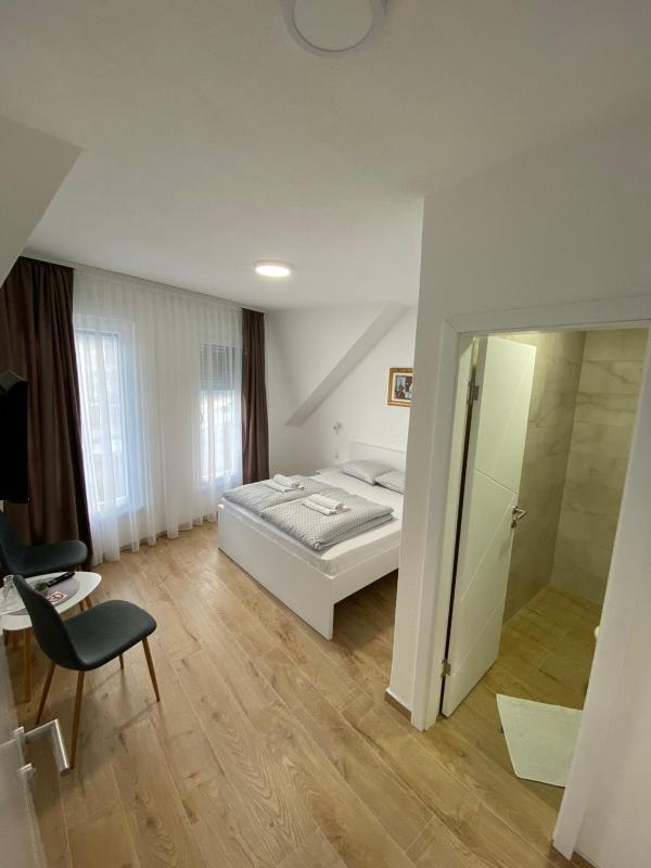 Double Room with Private Bathroom image 4