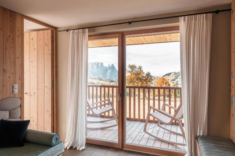 Suite with Balcony and Mountain View image 1