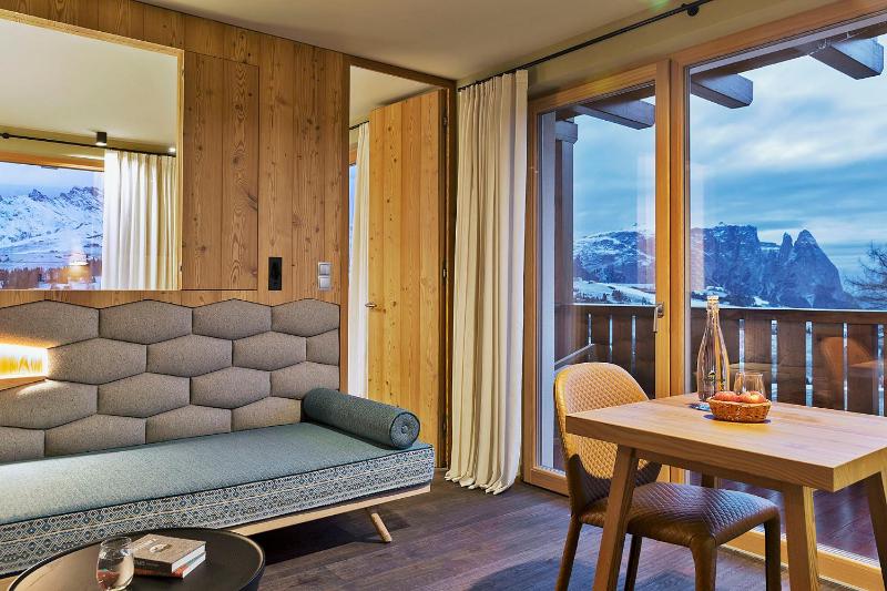 Suite with Balcony and Mountain View image 3