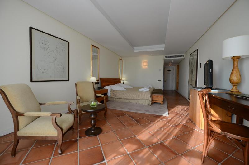 Family Room (2 Adults + 2 Children) image 2