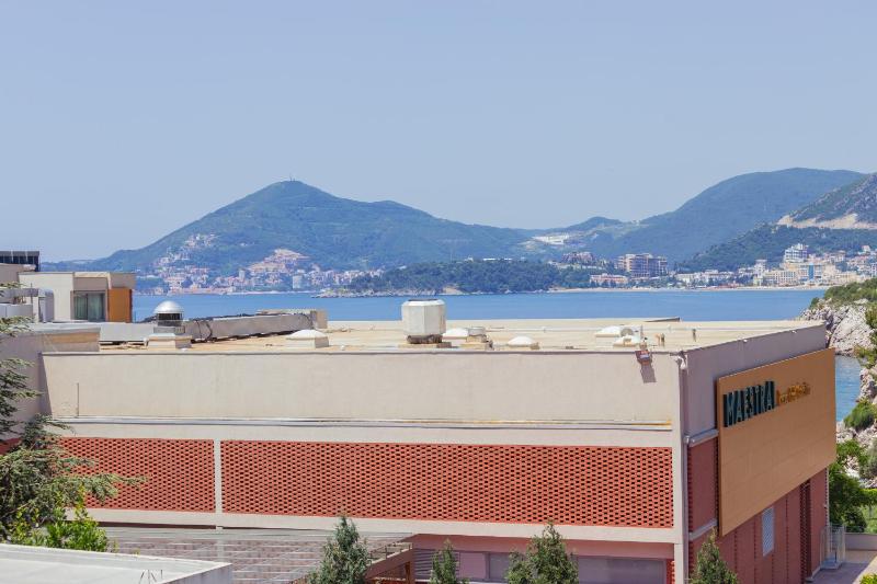 Two-Bedroom Apartment with Balcony and Sea View image 2