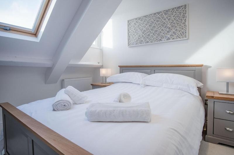 Skylark - 2 Bedroom Apartment - Tenby - image 46