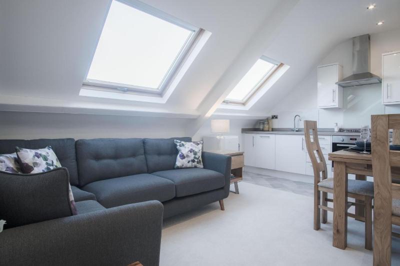 Skylark - 2 Bedroom Apartment - Tenby - image 36