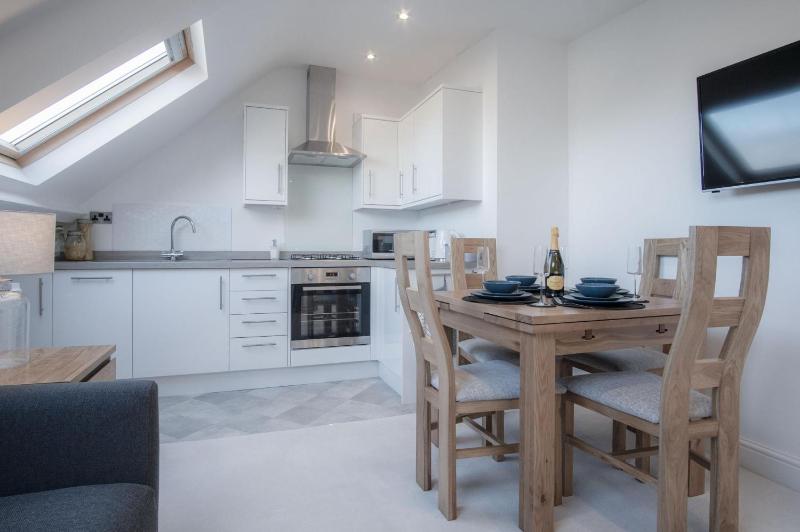 Skylark - 2 Bedroom Apartment - Tenby - image 35