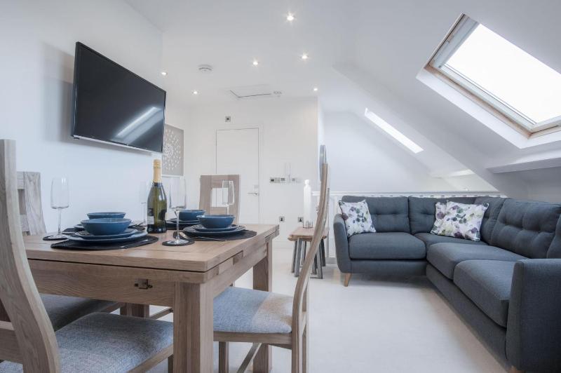 Skylark - 2 Bedroom Apartment - Tenby - image 26