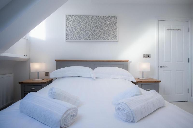Skylark - 2 Bedroom Apartment - Tenby - image 15