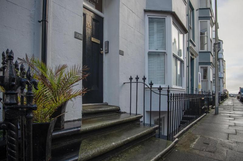 Skylark - 2 Bedroom Apartment - Tenby - image 11