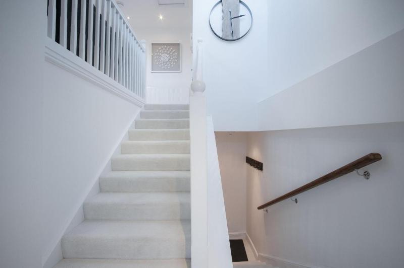 Skylark - 2 Bedroom Apartment - Tenby - image 24
