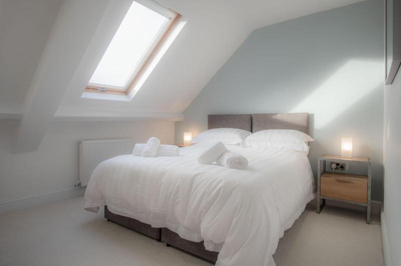 Skylark - 2 Bedroom Apartment - Tenby - image 22