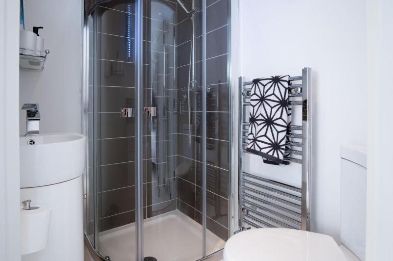 Skylark - 2 Bedroom Apartment - Tenby - image 34