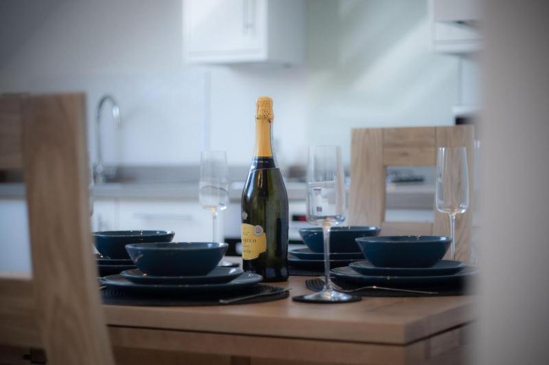 Skylark - 2 Bedroom Apartment - Tenby - image 3
