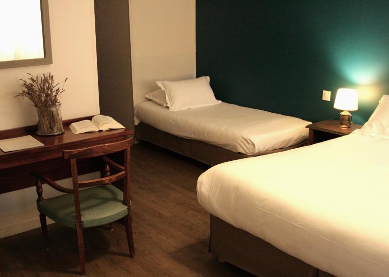 Standard Triple Room image 1