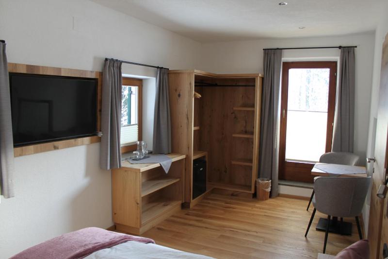 Standard Double Room image 3