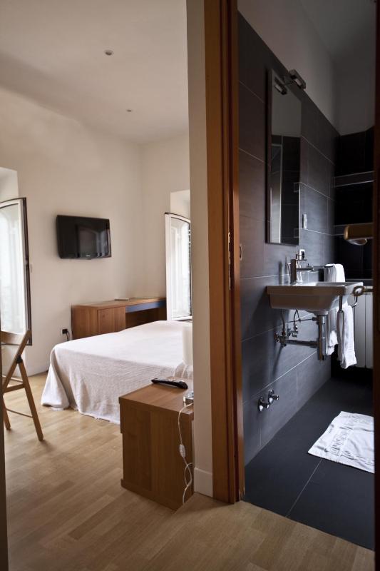Comfort Single Room image 4