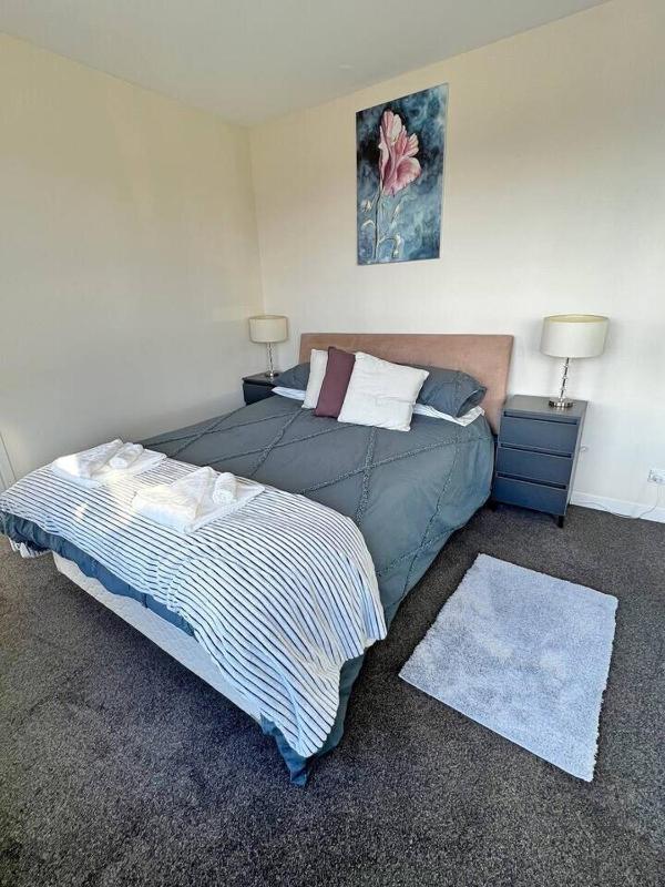 Spacious & High in the Skyplaza - 1bd 1bth Apt - image 7