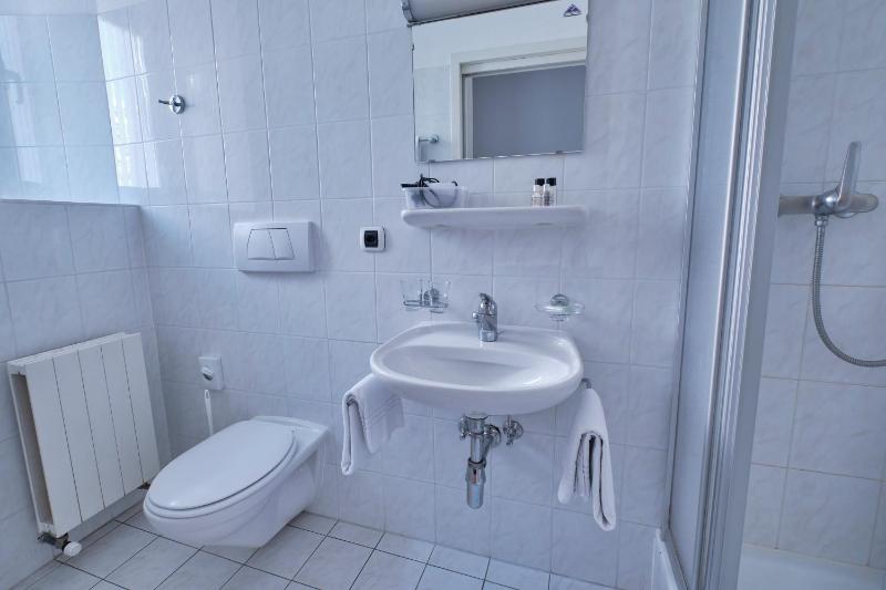 Comfort Double Room with Courtyard View image 3