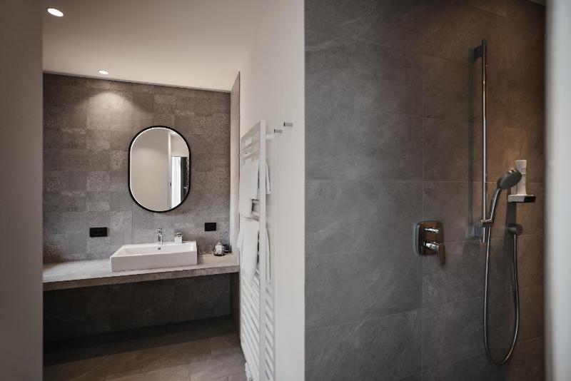 Suite with Balcony image 3