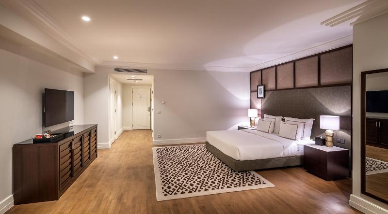 Atrium Suite image 3