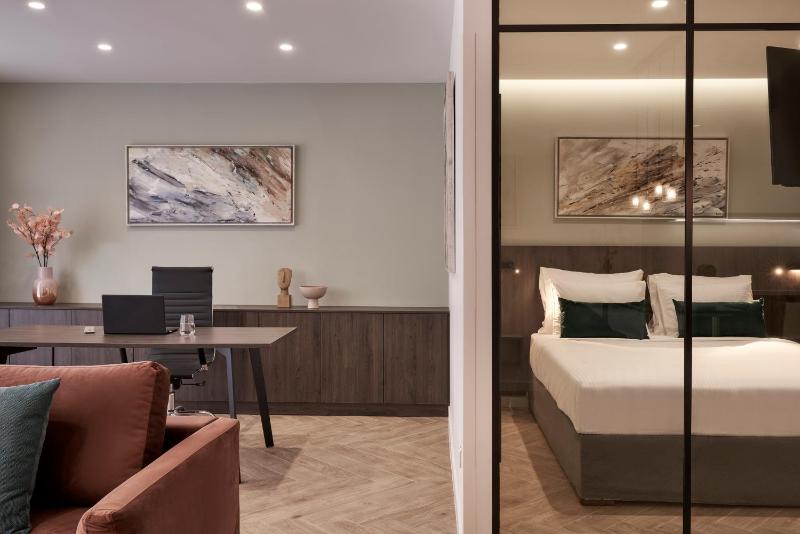 Executive Apartment with Balcony image 3