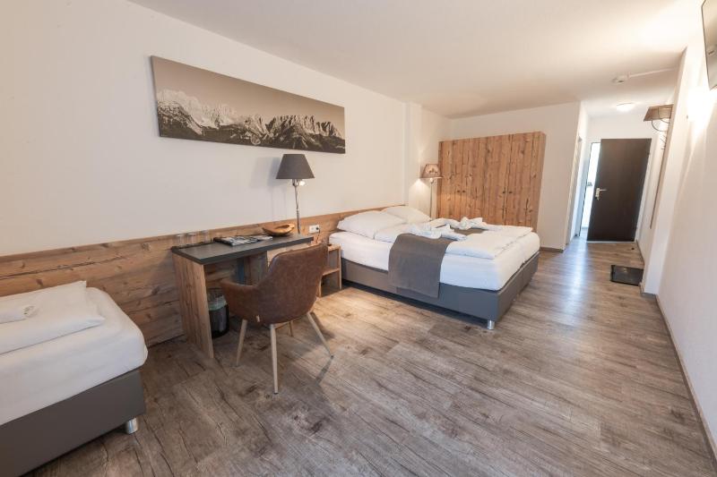 Triple Room with Balcony image 4