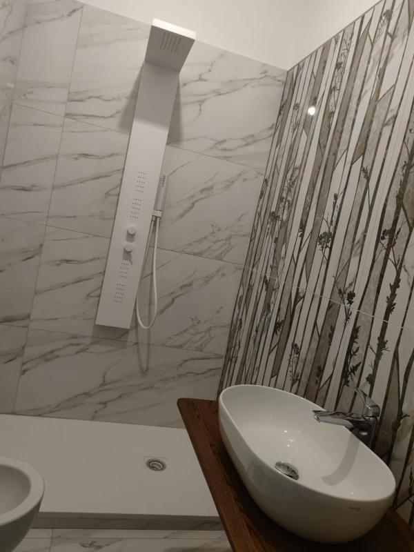 King Suite with Spa Bath image 3