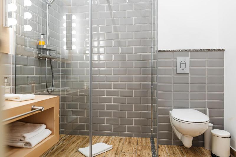 Large Twin Room image 1