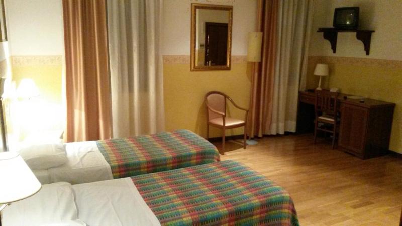 Double or Twin Room image 3