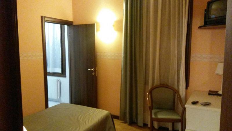 Single Room image 2