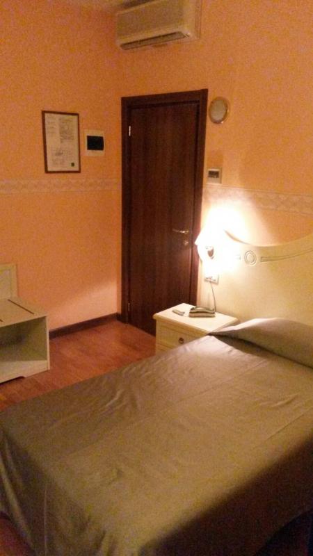Single Room image 3