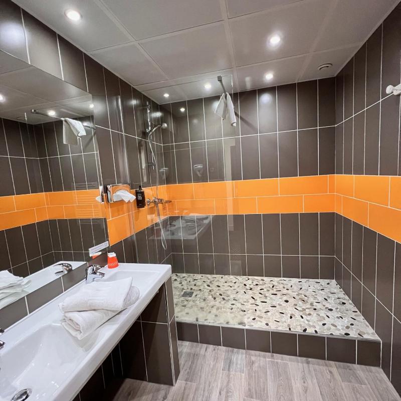 Superior Twin Room image 1