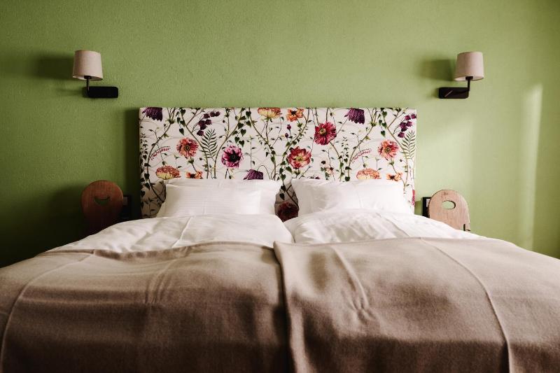 Large Double Room image 3