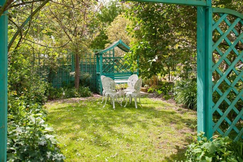 Queenies an authentic Rural Style coastal cottage in a Nature Reserve - image 28