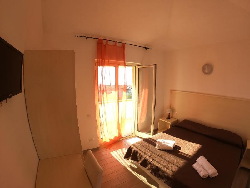 Double Room image 3