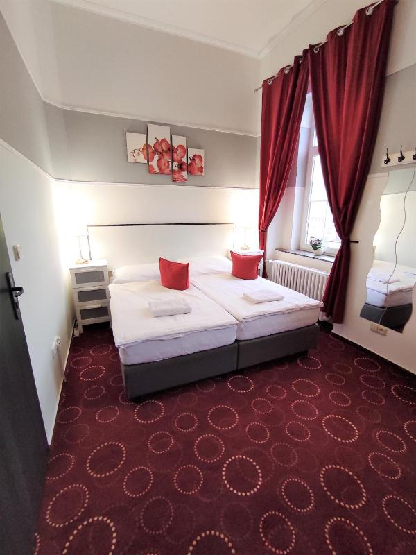 Double Room with Private External Bathroom image 1
