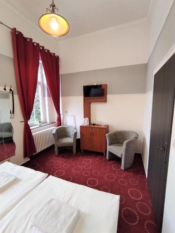 Double Room with Private External Bathroom image 3