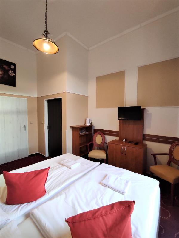 Double Room image 3
