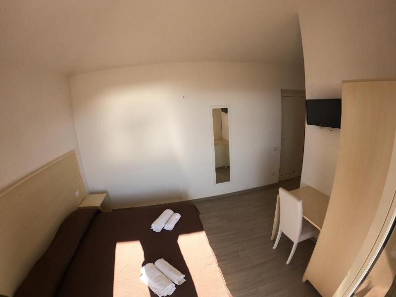 Double Room image 1