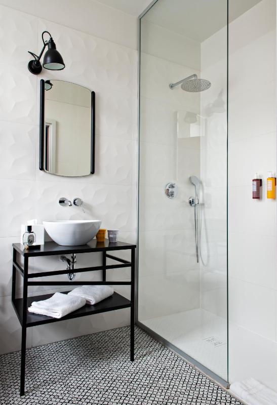 Standard Double Room image 3