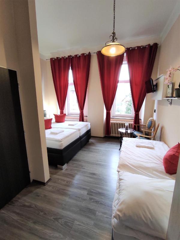 Double Room with Extra Bed image 1