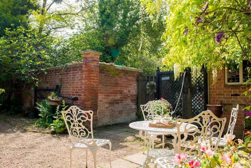 Cissys Cottage in a Nature Reserve 7 minutes from Aldeburgh seafront - image 8