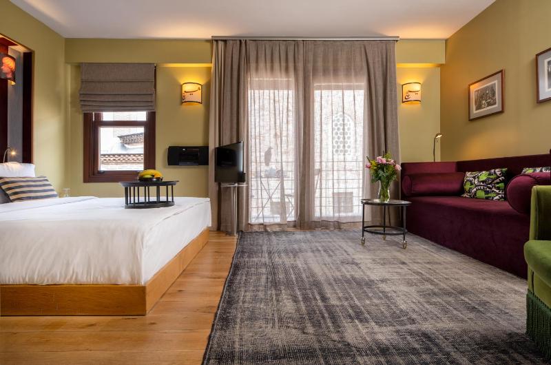 Deluxe Double Room image 2