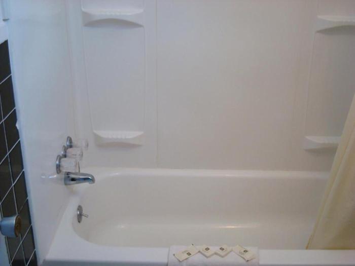 King Room - Non-Smoking image 3